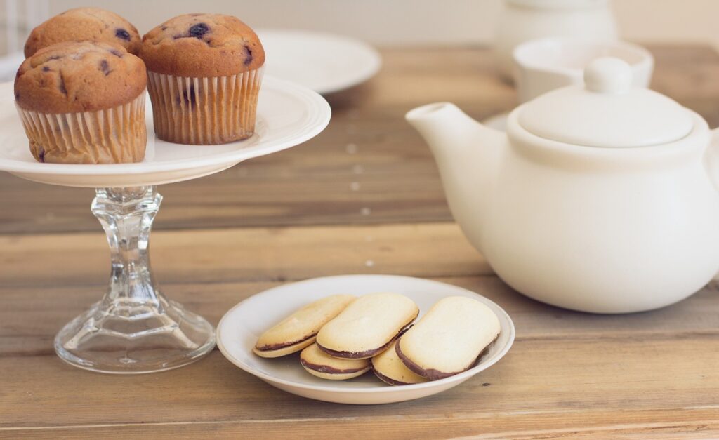 tea party, muffins, teapot-1138931.jpg